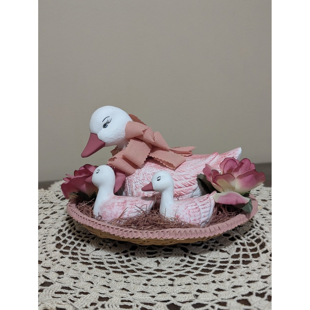 Unbranded Duck Figurine Basket Decor Small Pink Excellent Vintage Cottagecore